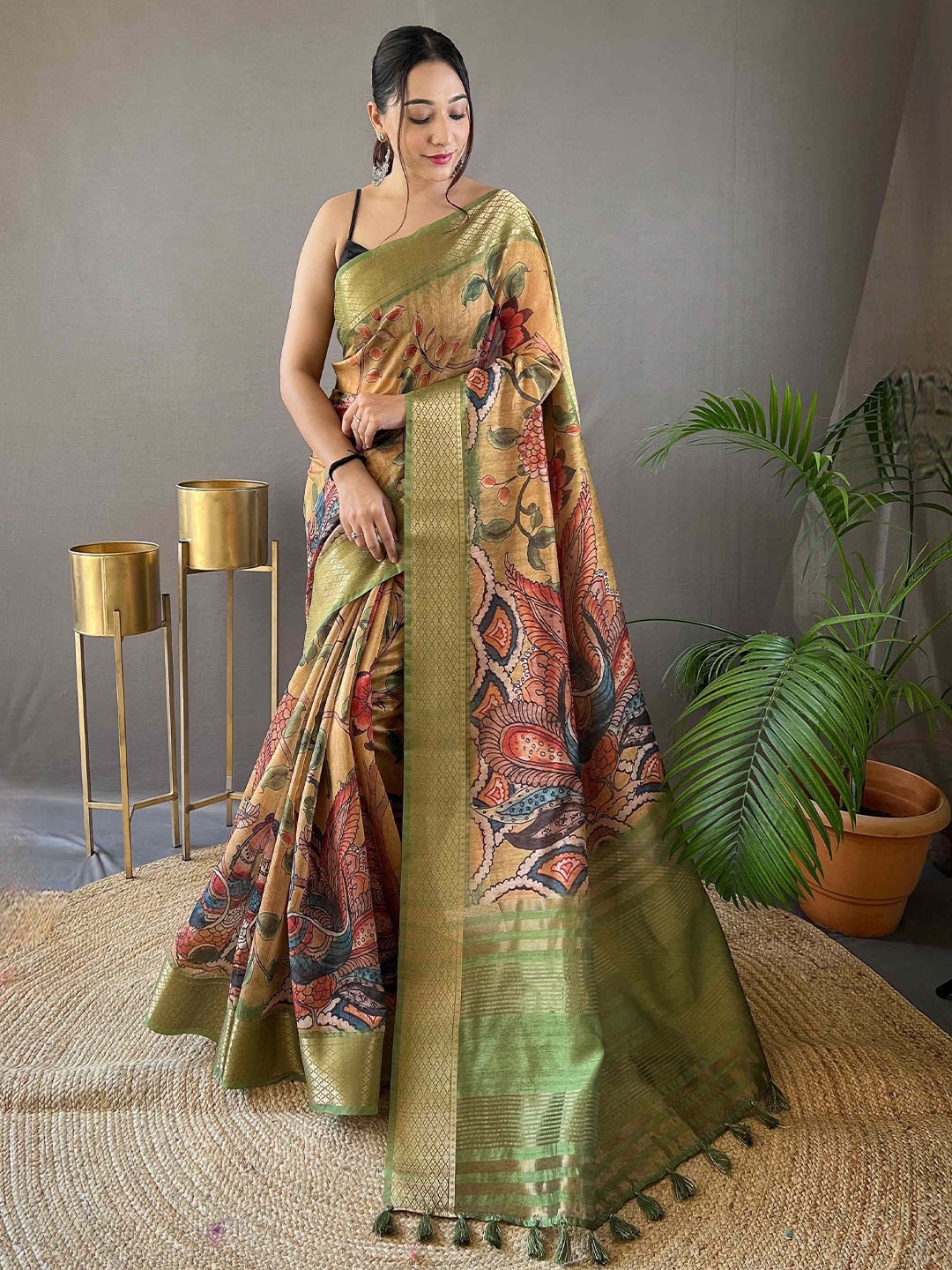 

DEVATITHI Floral Zari Tussar Saree, Green