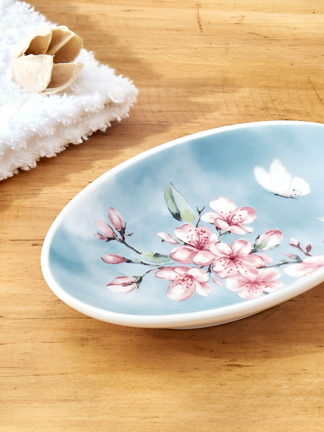 

Home Centre Blue & White Floral Ceramic Soap Dish