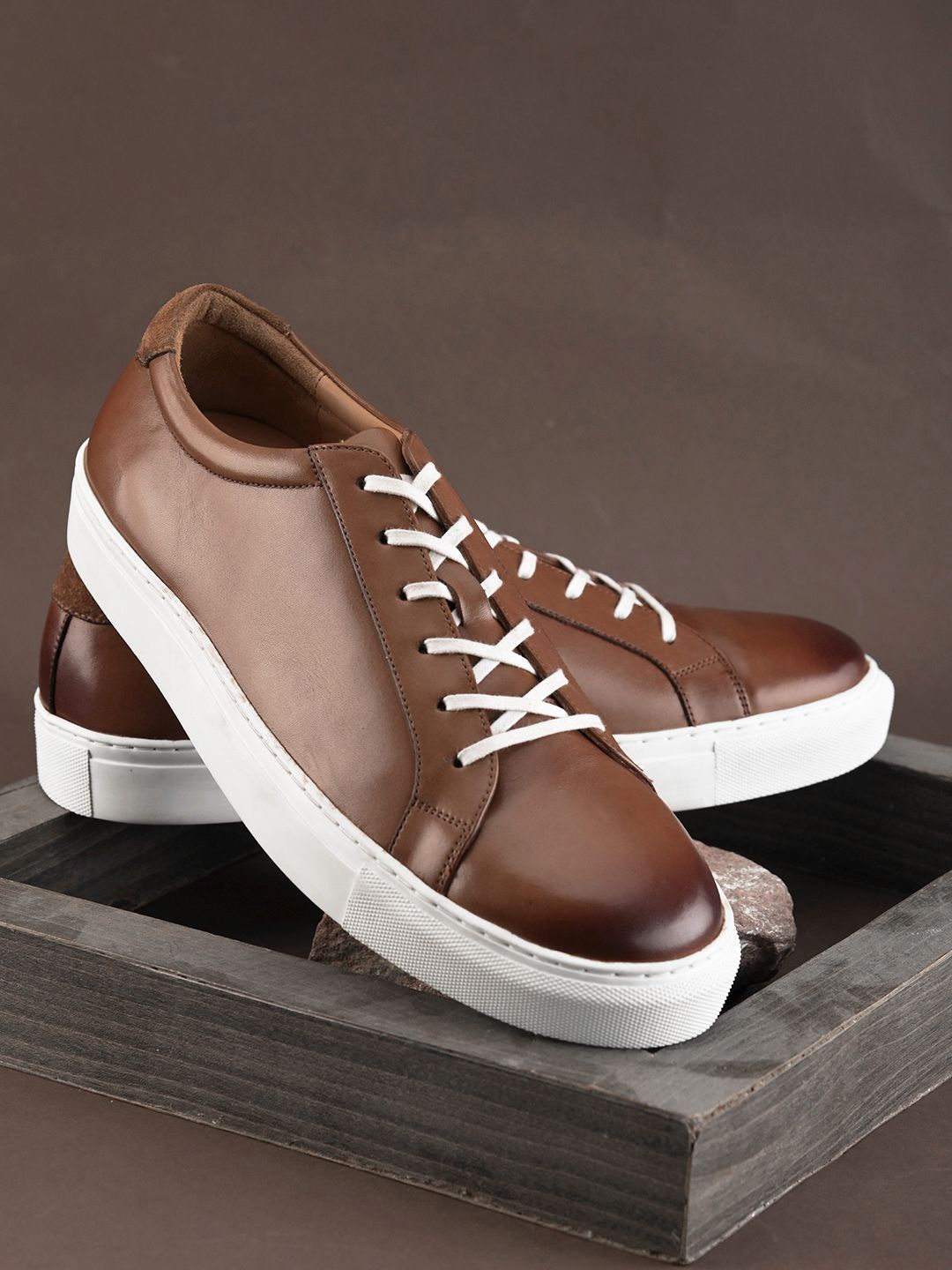 

BLUBRD Men Colourblocked Leather Lace-Ups Sneakers, Brown