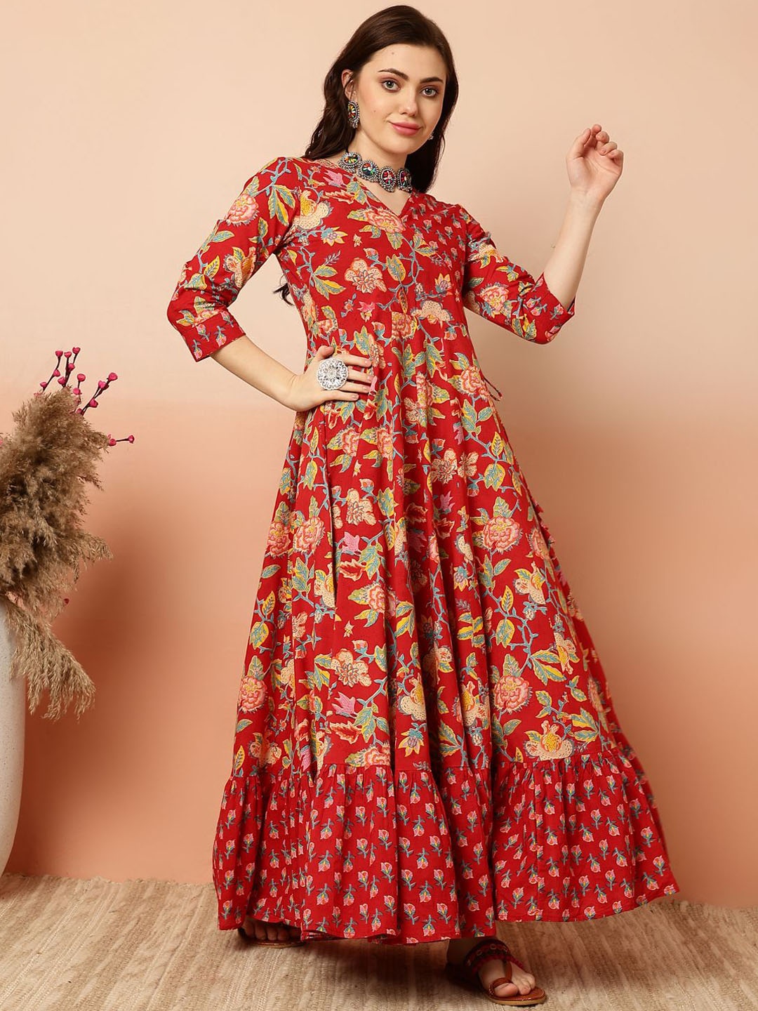 

KIMAYRA Women Floral Printed Thread Work Anarkali Kurta, Red