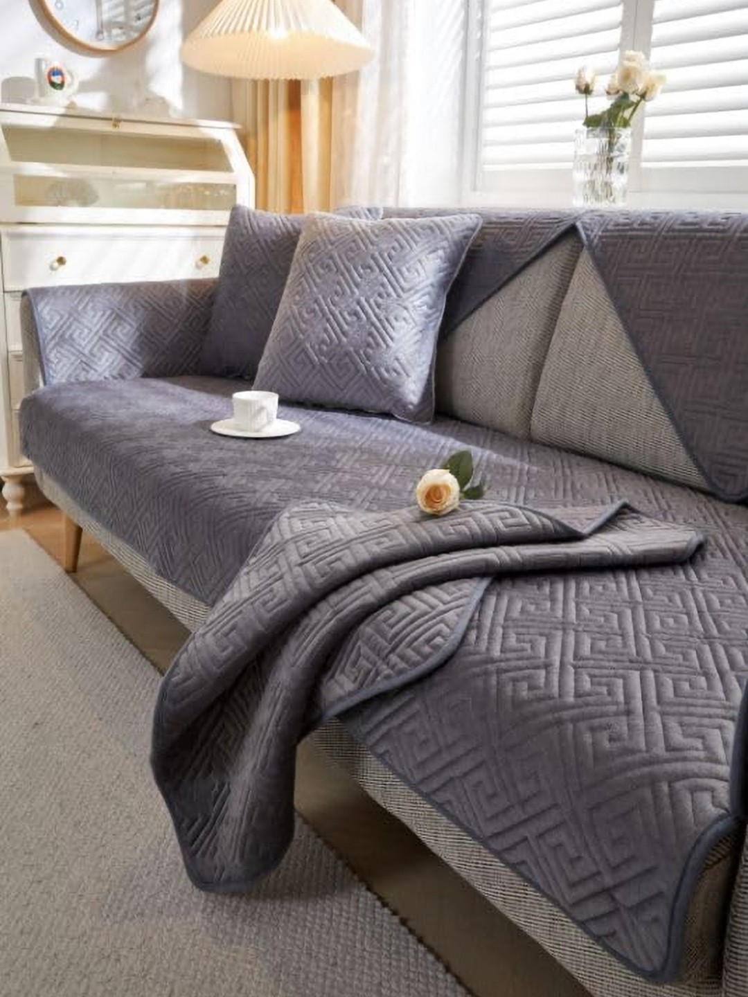 

HomeCloud Grey Velvet 4-Seater Sofa Cover Mat