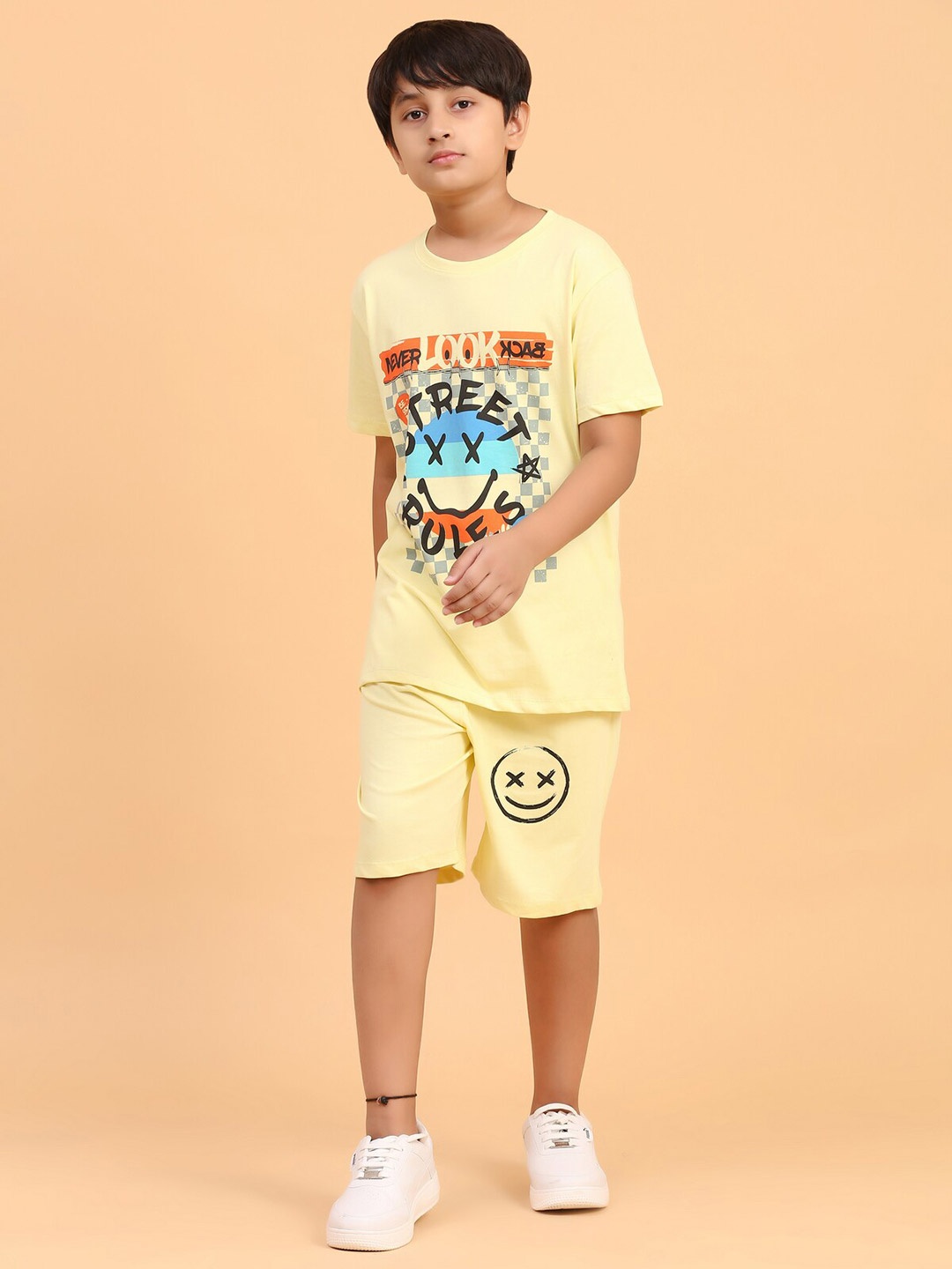

Ninos Dreams Boys Printed T-shirt with Shorts, Yellow