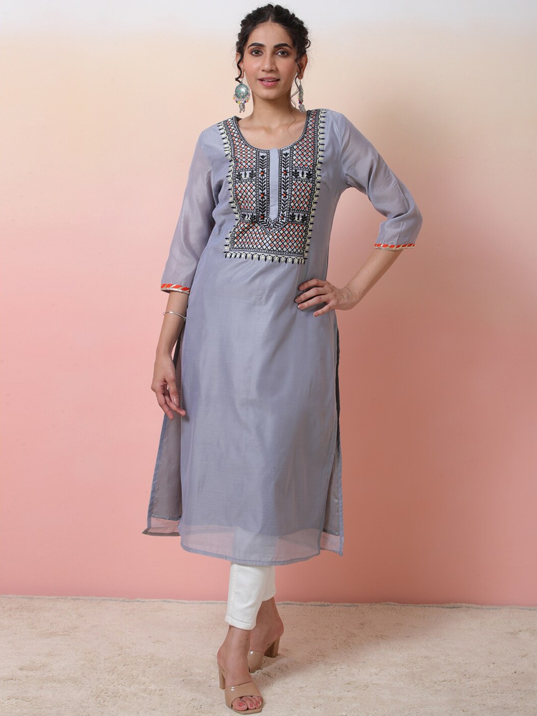 

Sangria Women Embroidered Straight Kurta, Grey