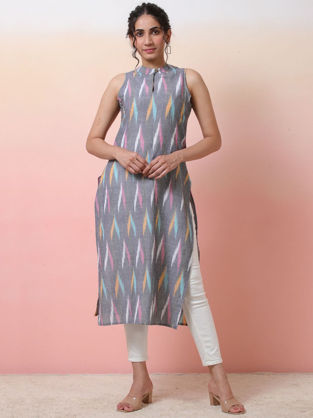 

Sangria Ikat Printed Cotton Mandarin Collar Straight Kurta, Grey