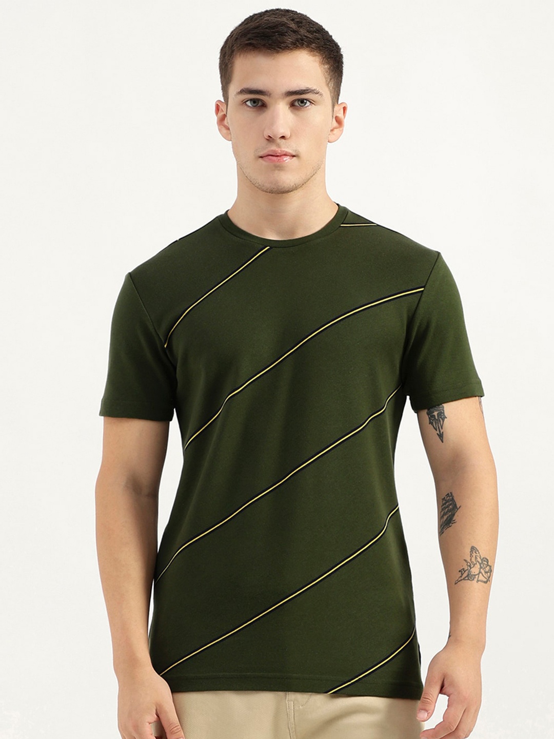 

United Colors of Benetton Men Printed Pure Cotton Raw Edge T-shirt, Green