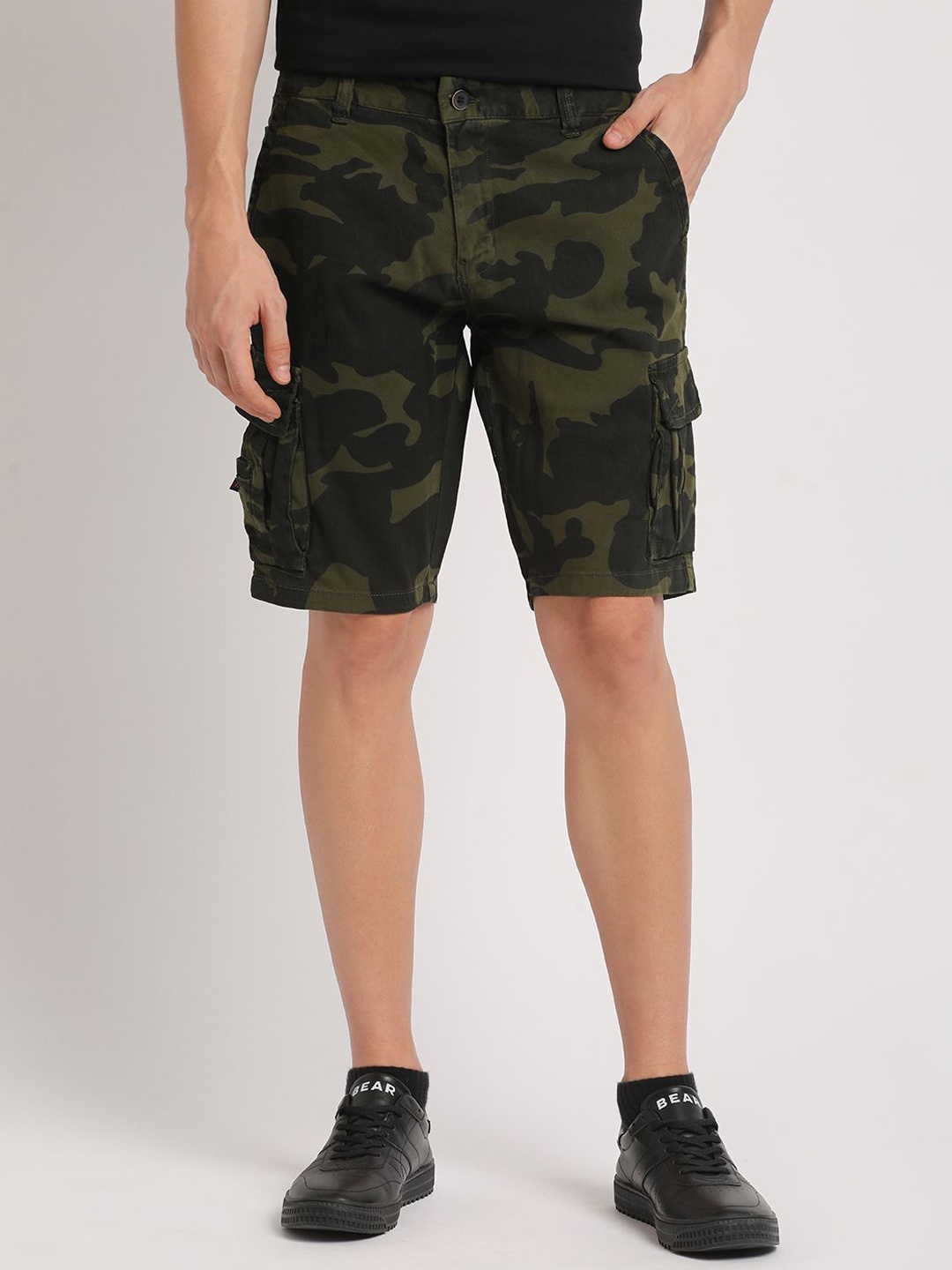 

THE BEAR HOUSE Men Camouflage Printed Regular Fit Cargo Shorts, Olive