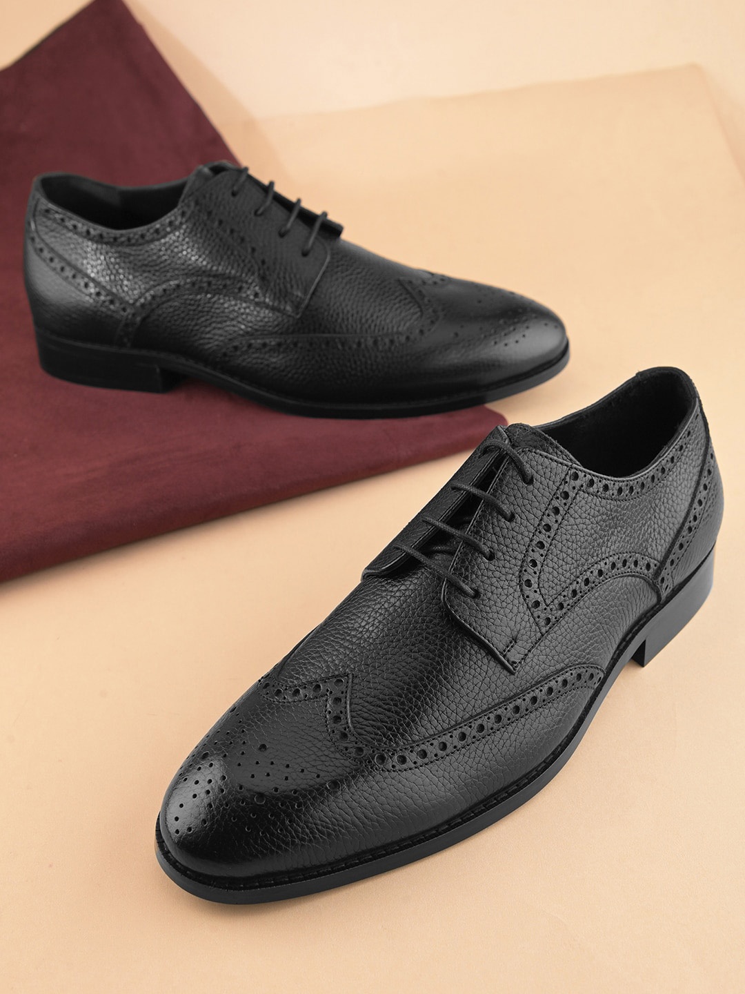 

BLUBRD Men Leather Textured Formal Brogues Shoes, Black