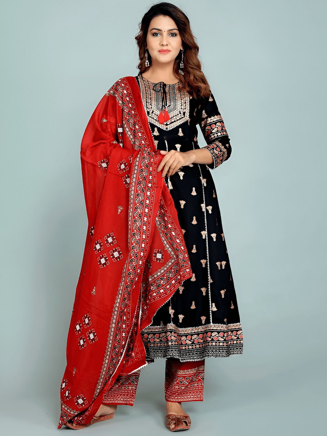 

Subh LAXMI Women Ethnic Motifs Embroidered Kurta Sets, Black