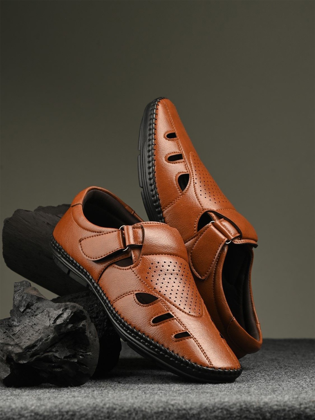 

UNDERROUTE Men Ethnic Comfort Sandals, Brown