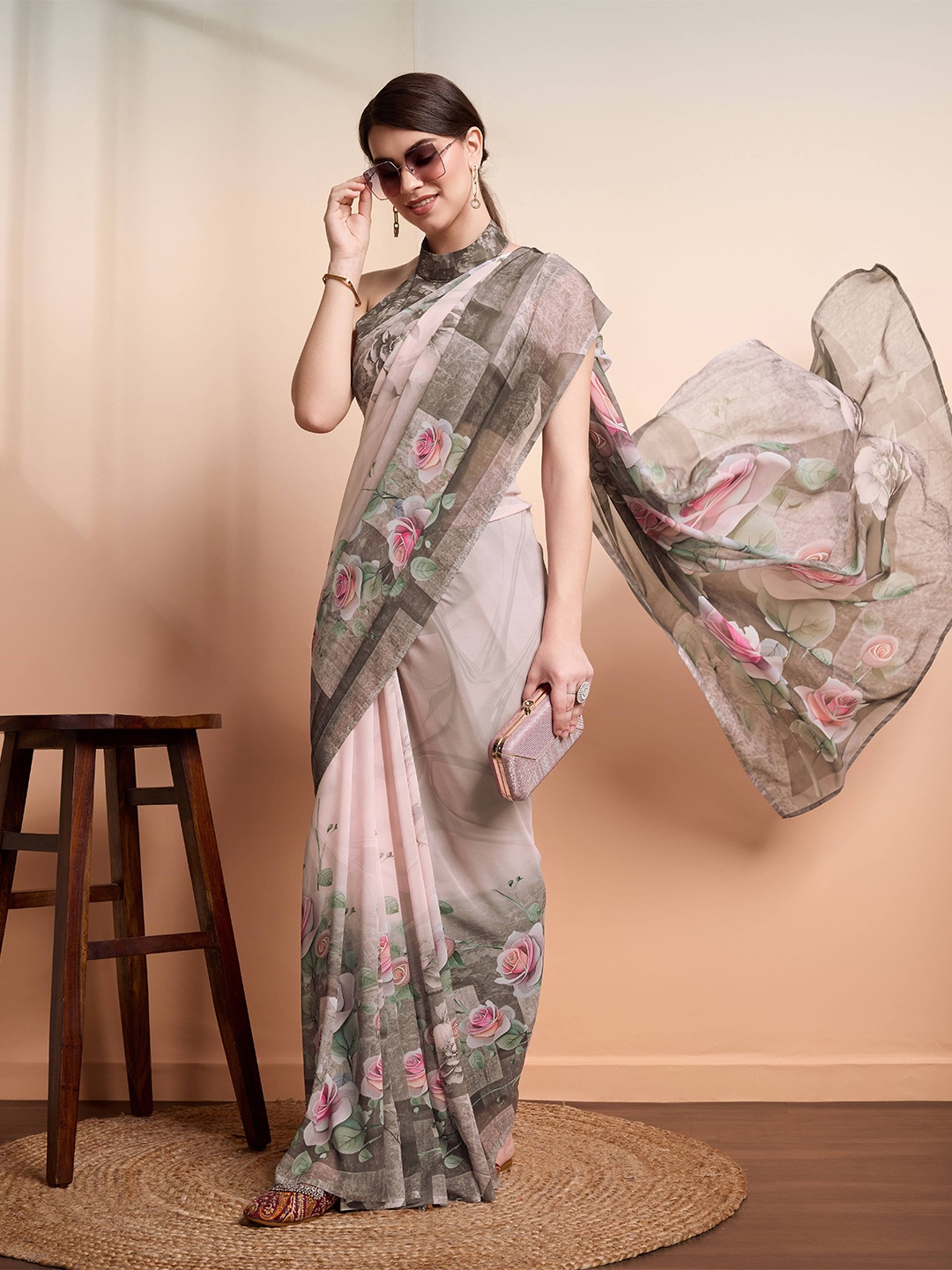 

RACHNA Floral Pure Georgette Saree, Peach