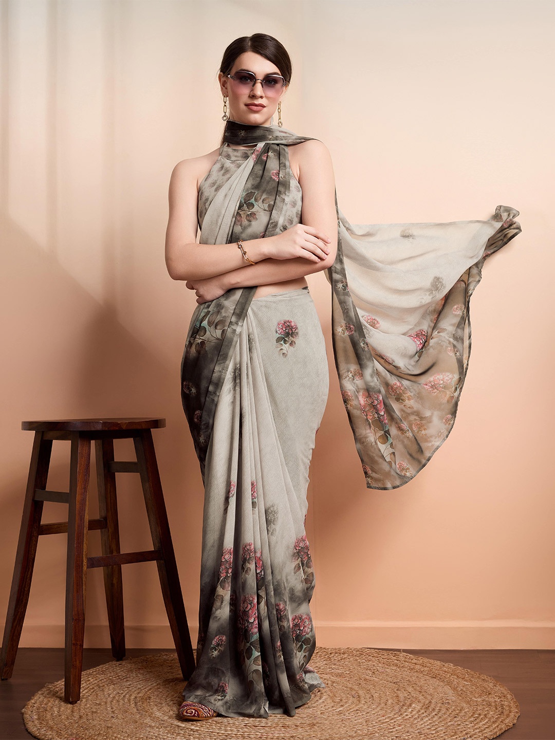 

RACHNA Floral Pure Georgette Saree, Silver
