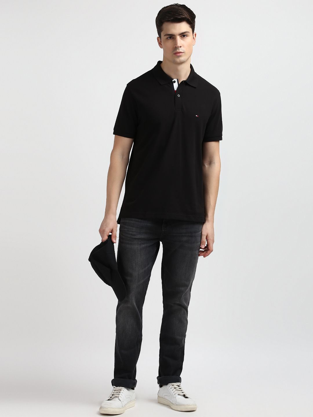 

Tommy Hilfiger Men Solid Henley Neck Pockets T-shirt, Black