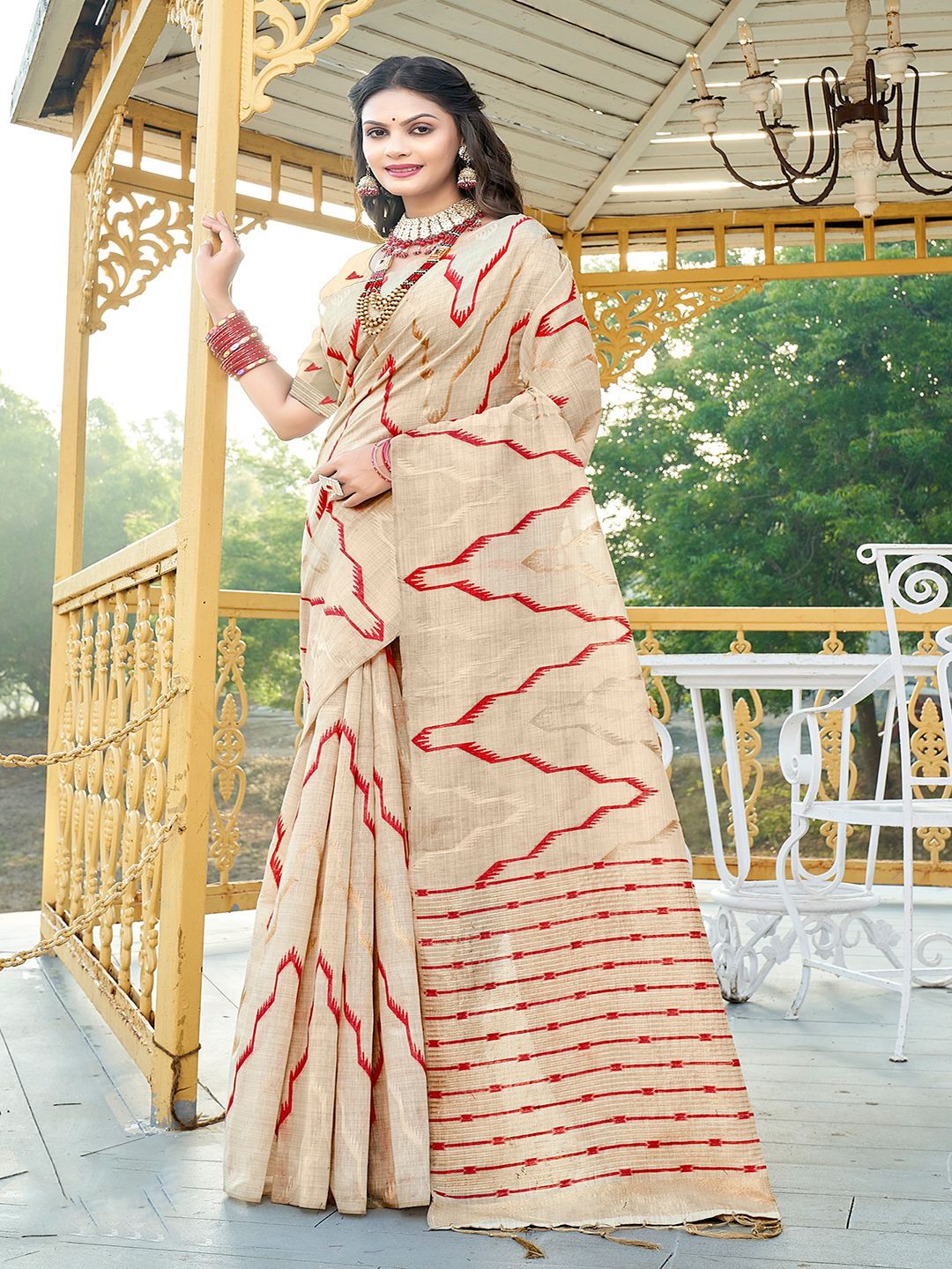 

SANGAM PRINTS Woven Design Tussar Saree, Maroon