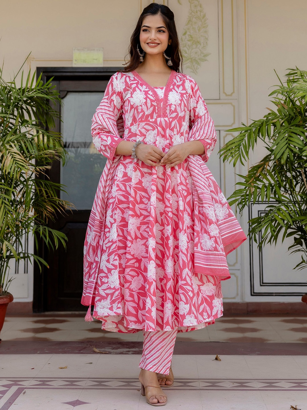 

Anouk Women Floral Printed Empire Pure Cotton Kurta with Pyjamas & With Dupatta, Pink