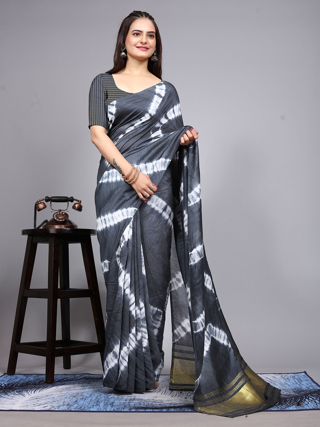 

V3 FASHION STUDIO Tie and Dye Zari Pure Cotton Saree, Grey