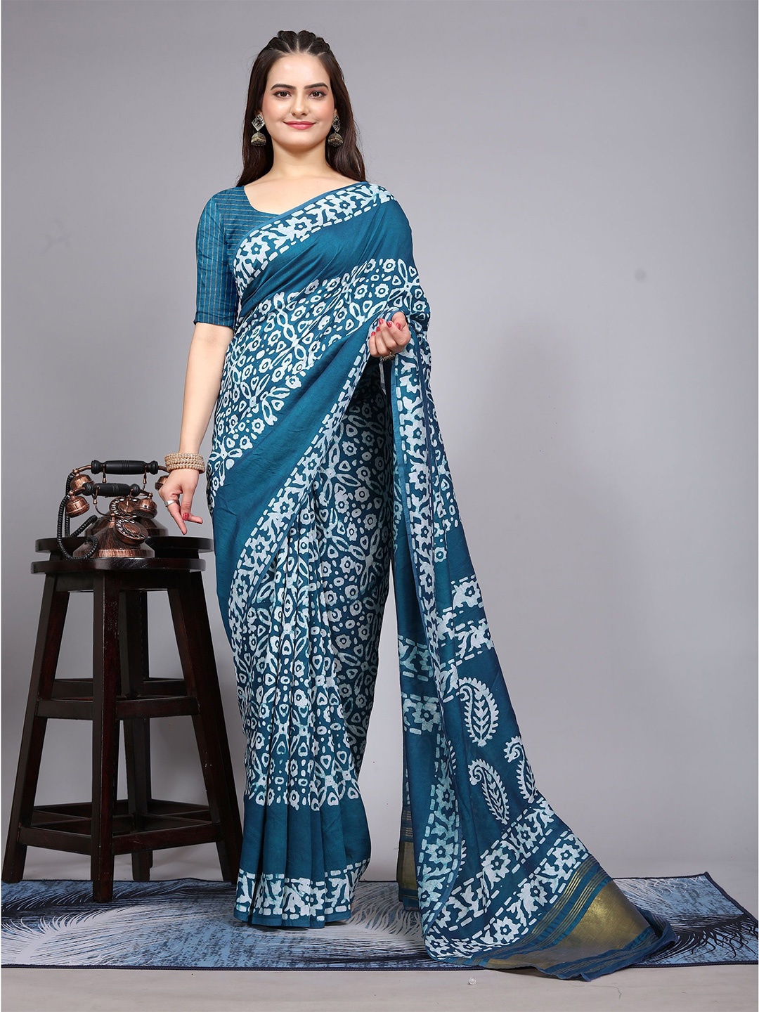 

V3 FASHION STUDIO Batik Zari Pure Cotton Saree, Blue