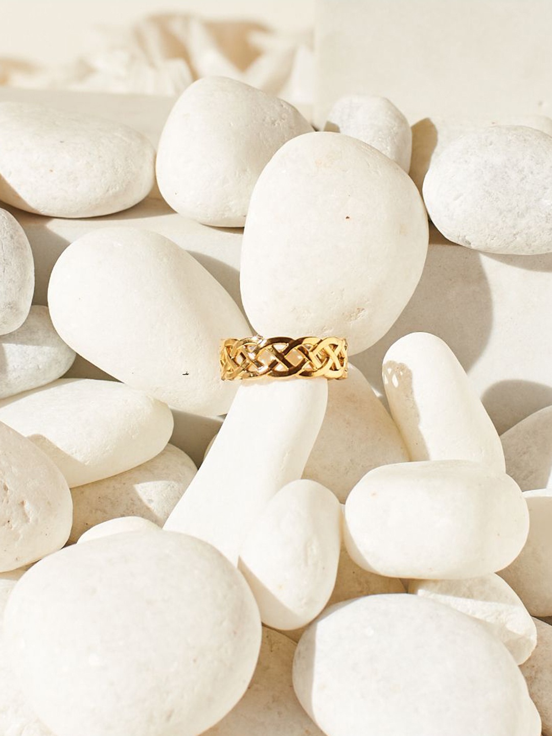 

SALTY Imperial Circle Finger Ring, Gold