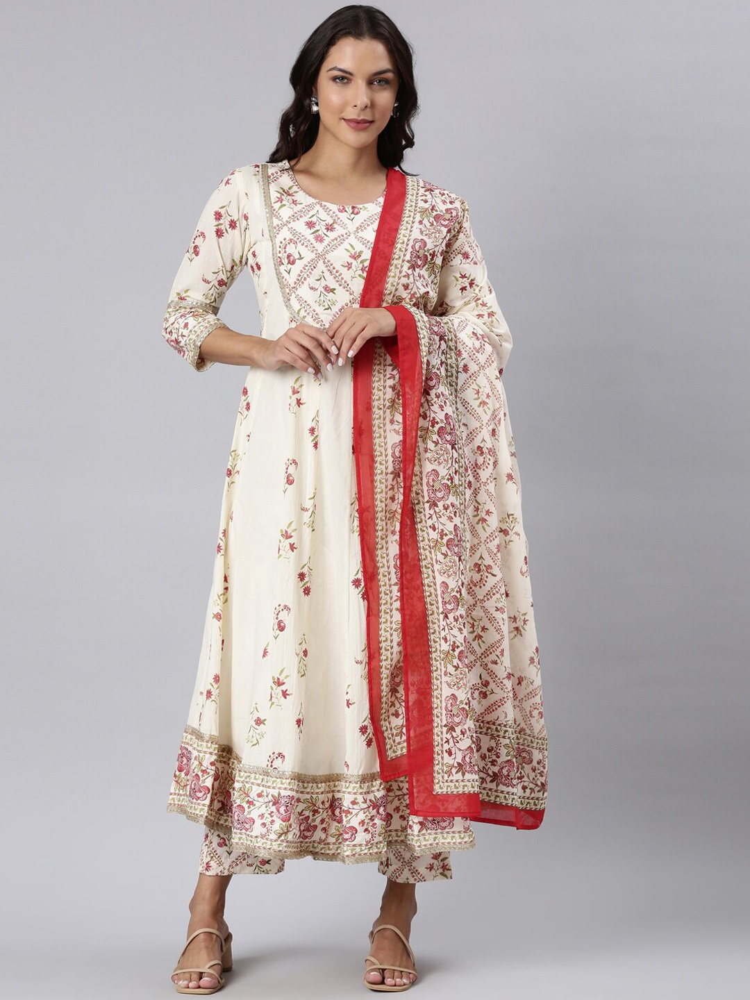 

Neerus Women Floral Printed Panelled Gotta Patti Pure Cotton Kurta with Trousers & Dupatta, Off white