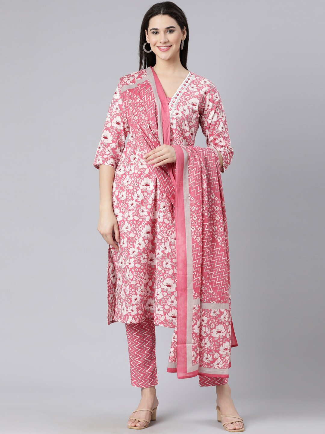 

Neerus Women Floral Printed Regular Pure Cotton Kurta with Trousers & With Dupatta, Pink