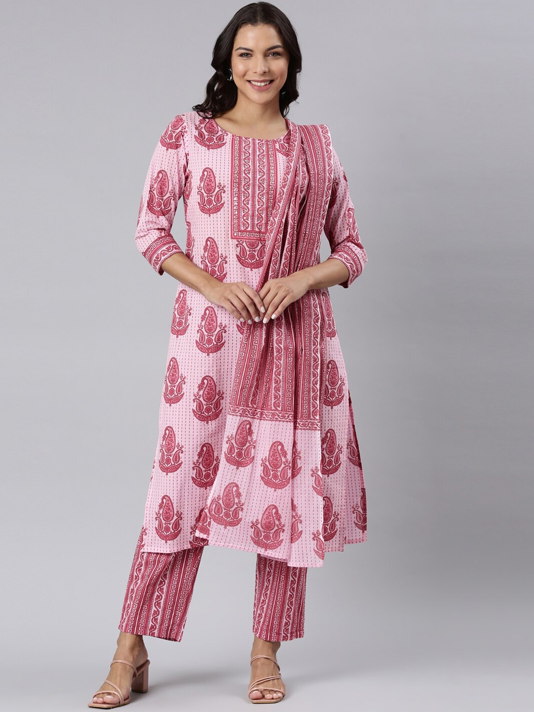 

Neerus Women Paisley Printed Pure Cotton Kurta with Trousers & With Dupatta, Pink