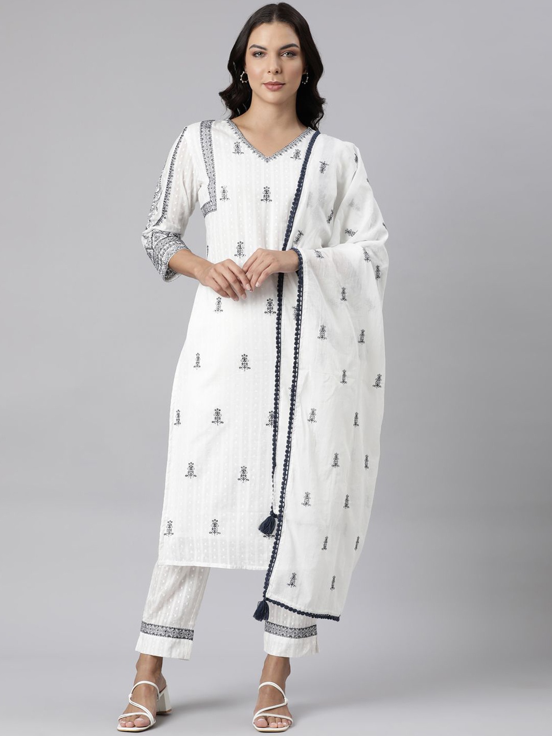 

Neerus Women Floral Embroidered Regular Thread Work Pure Cotton Kurta with Trousers & With Dupatta, White