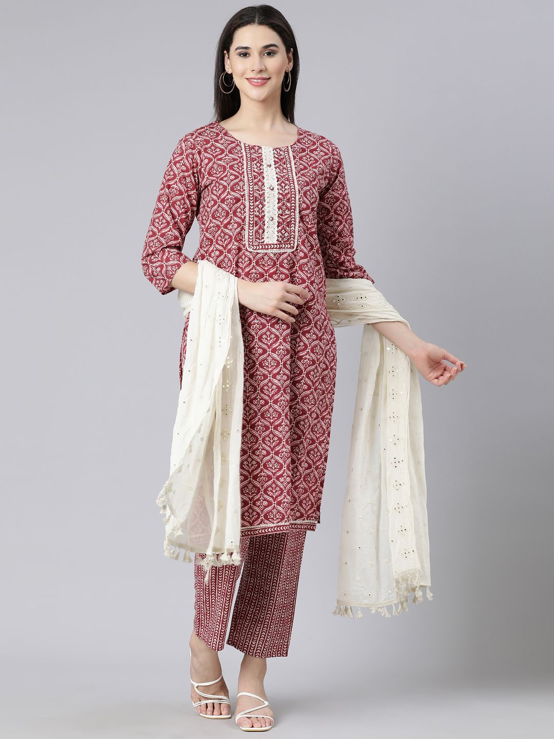 

Neerus Women Ethnic Motifs Printed Panelled Pure Cotton Kurta with Trousers & Dupatta, Maroon