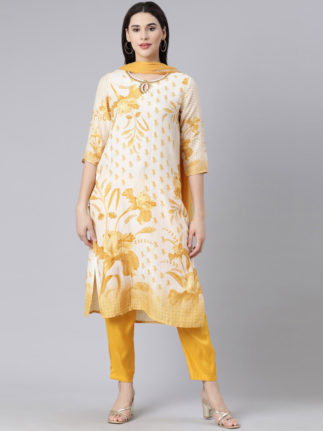 

Neerus Women Floral Printed Regular Kurta with Trousers & With Dupatta, Yellow