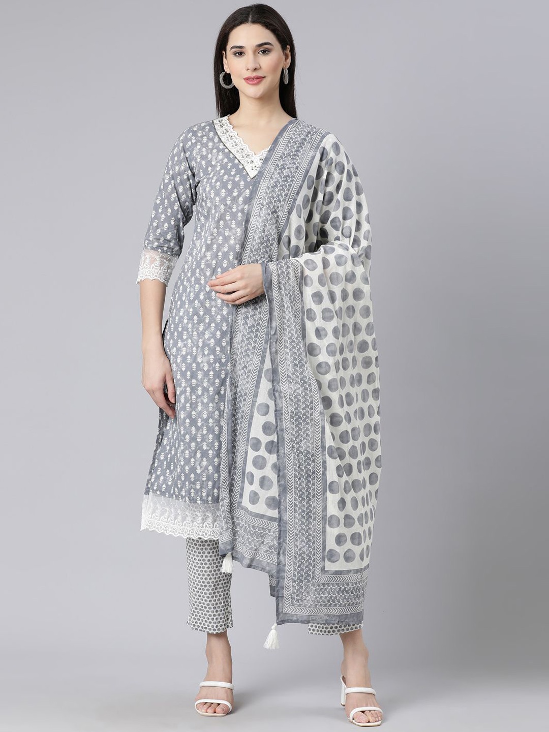 

Neerus Women Floral Printed Regular Pure Cotton Kurta with Trousers & With Dupatta, Grey