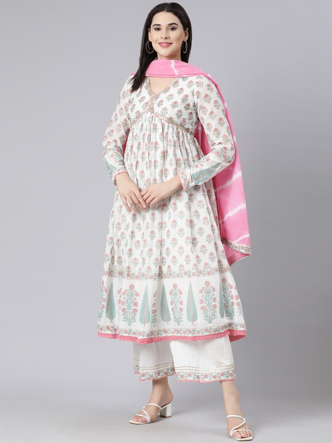 

Neerus Women Floral Printed Regular Pure Cotton Kurta with Palazzos & With Dupatta, White