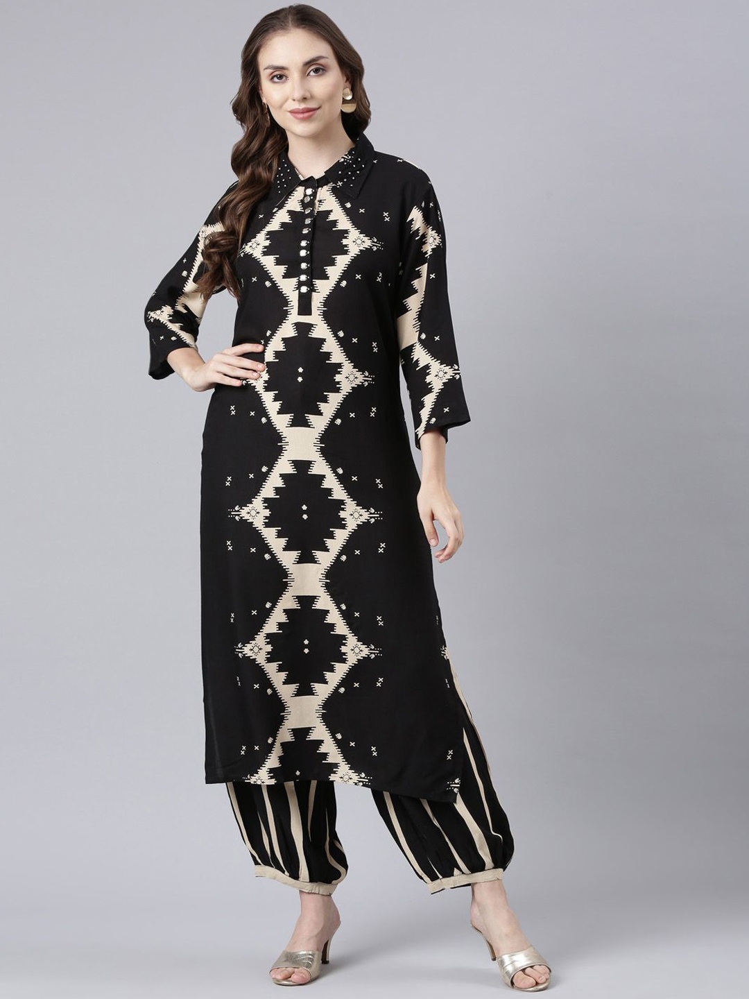 

Neerus Women Ethnic Motifs Printed Regular Pure Cotton Kurta with Palazzos, Black