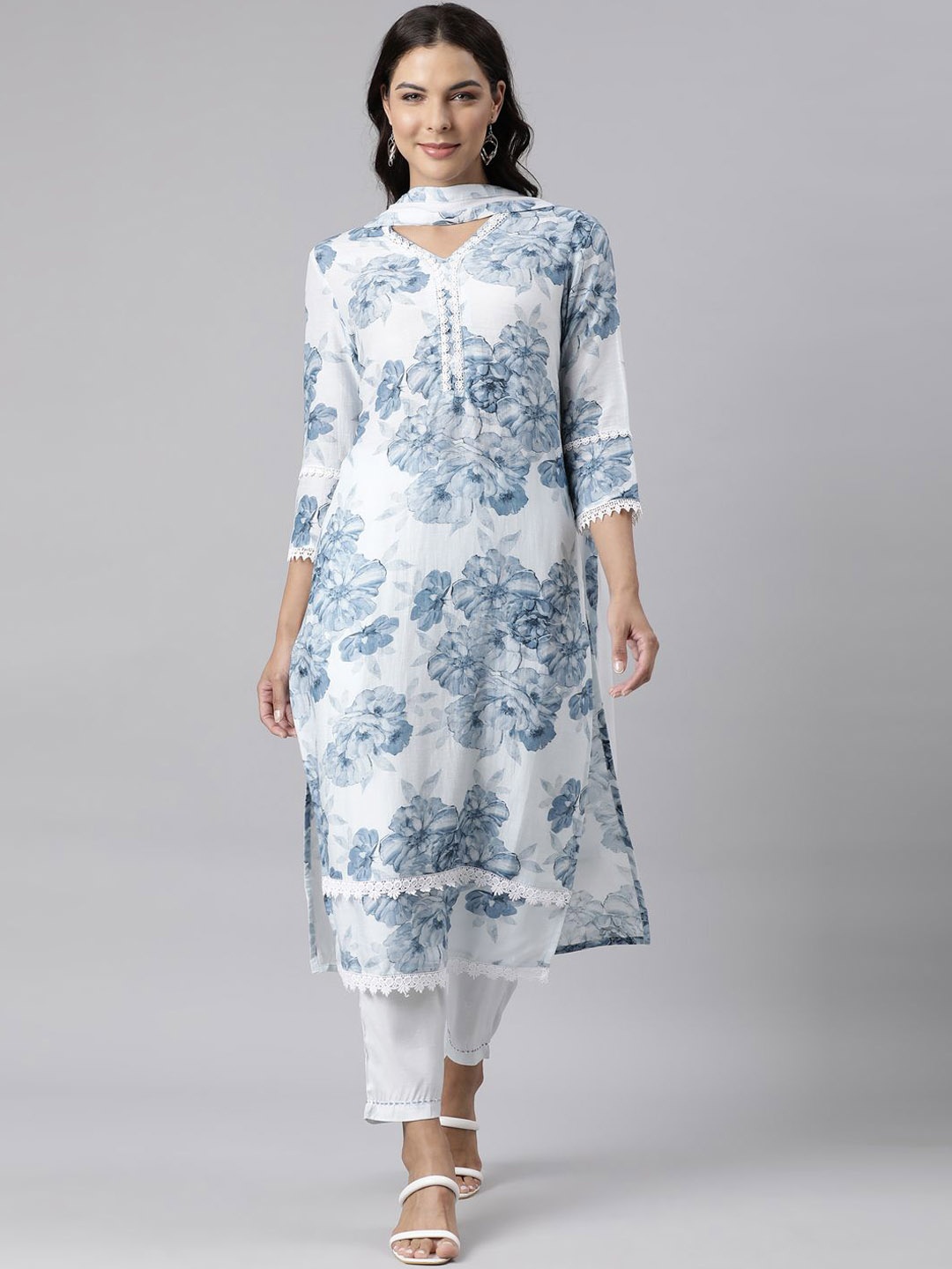

Neerus Women Floral Printed Panelled Kurta with Trousers & With Dupatta, Blue