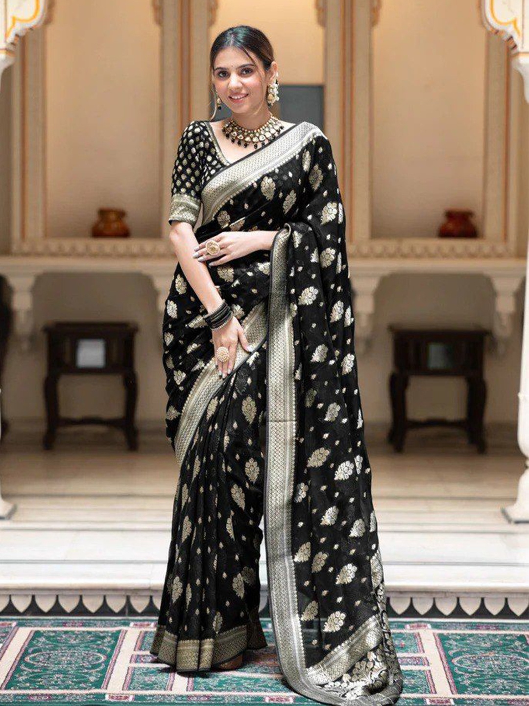 

revika Woven Design Zari Pure Silk Kanjeevaram Saree, Black