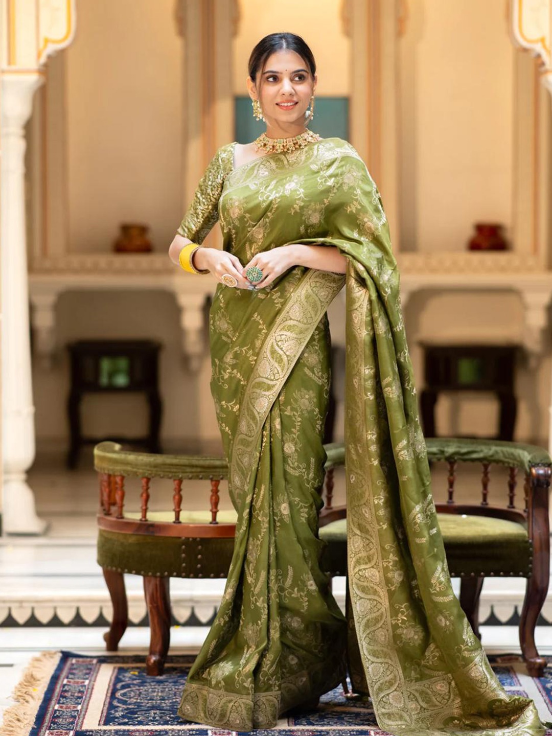 

revika Woven Design Zari Pure Silk Kanjeevaram Saree, Green