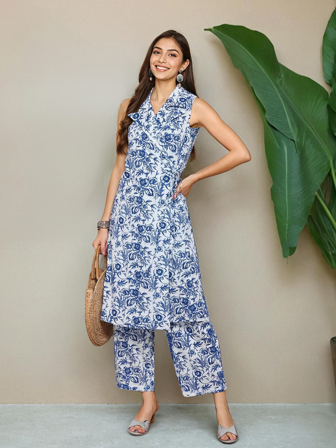 

Ishin Floral Printed Pure Cotton Crop Top & Trouser With Jacket Co-Ords, White