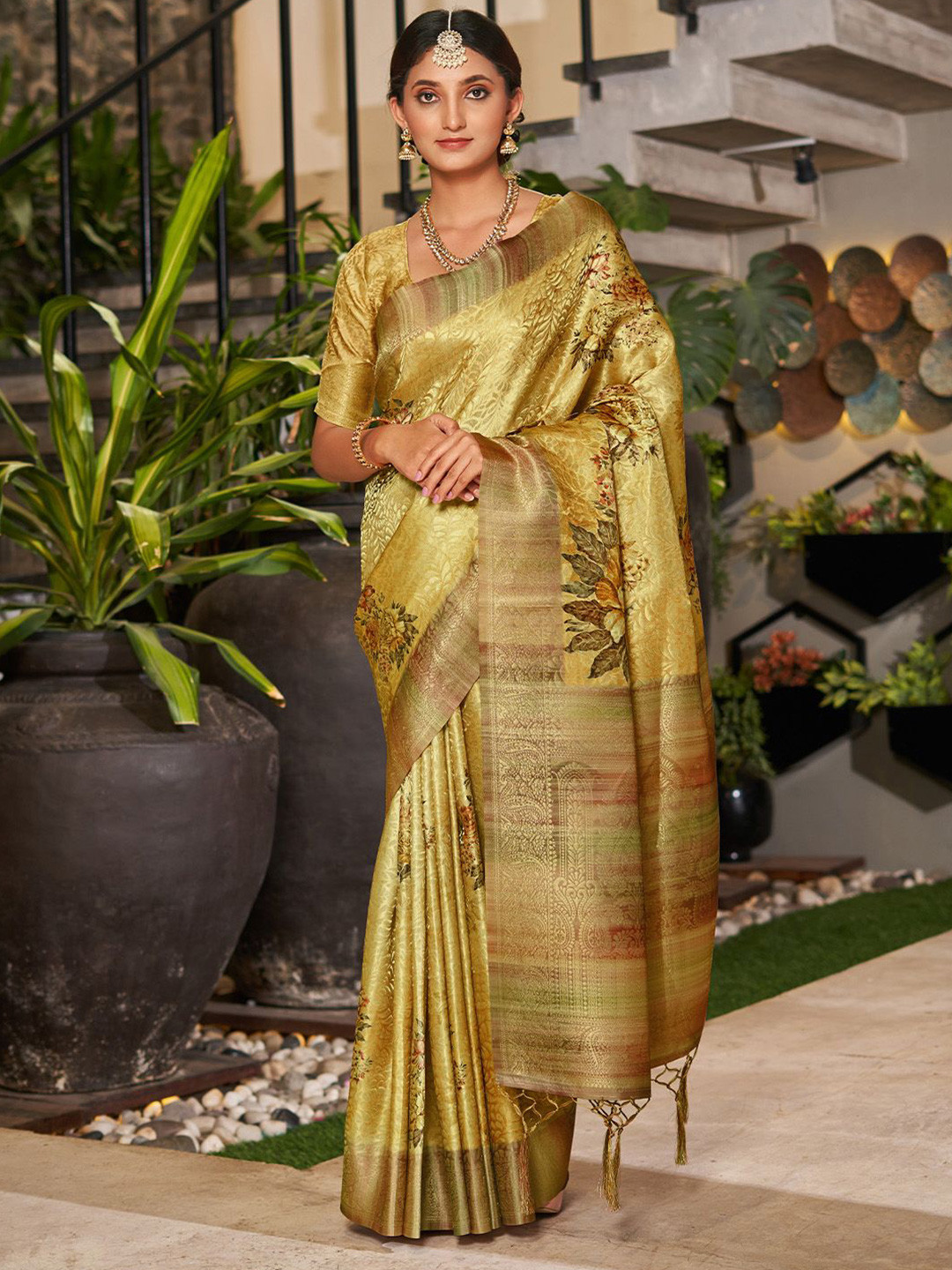 

Ishin Floral Satin Banarasi Saree, Gold