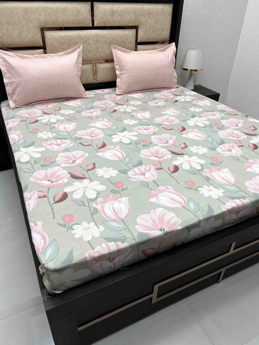 

Pure Decor Green & Pink Floral King Bedsheet with 2 Pillow Covers