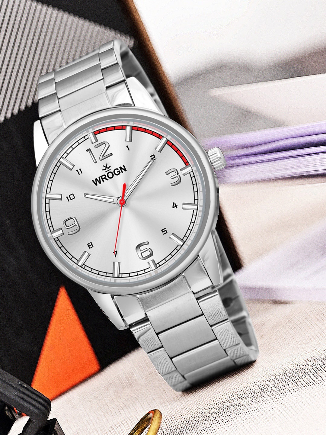 

WROGN Men Dial & Bracelet Style Straps Analogue Watch HOBWRG0476, Silver