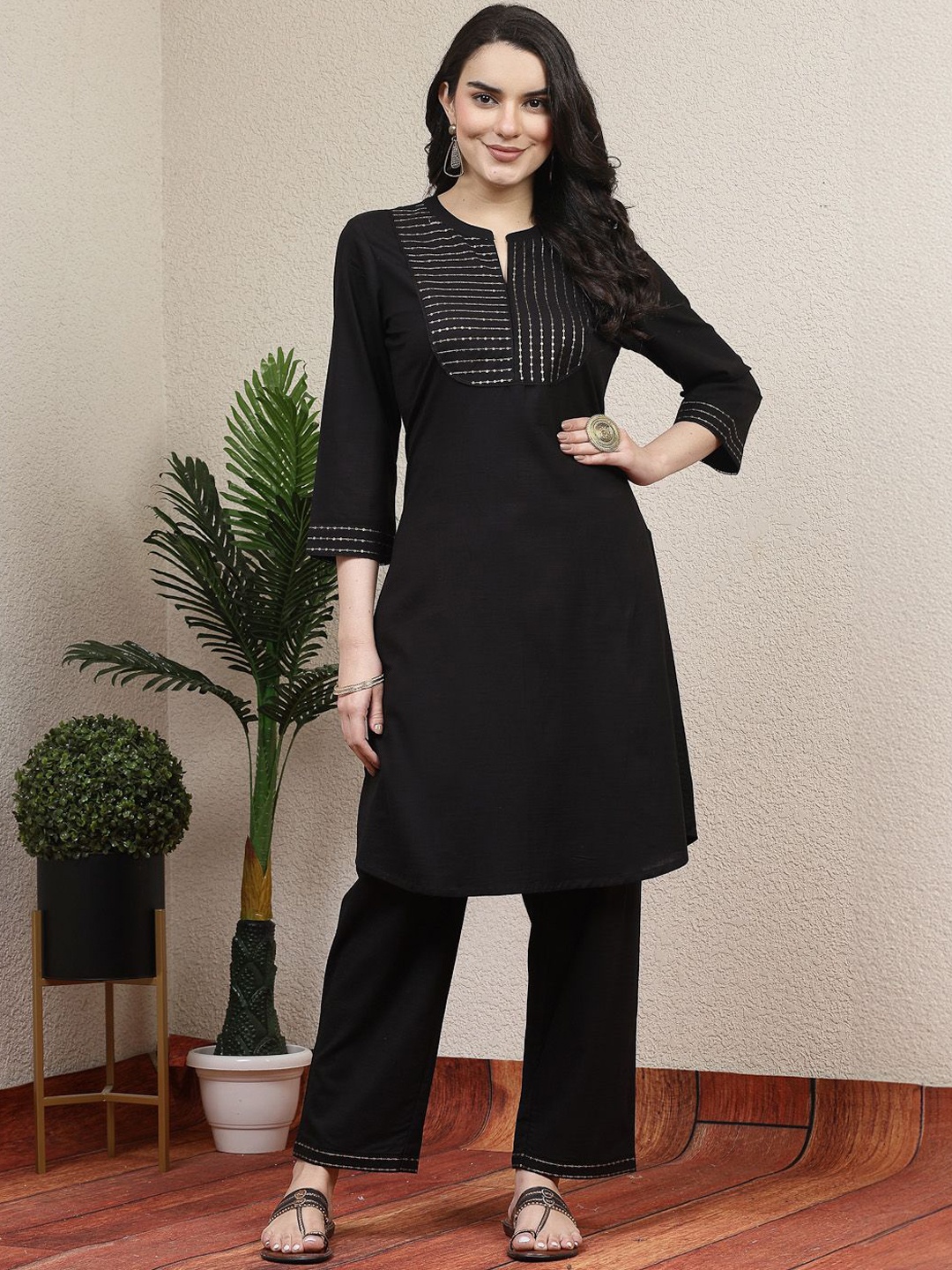 

Nayam By Lakshita Embroidered Regular Thread Work Linen Kurta With Trouser, Black