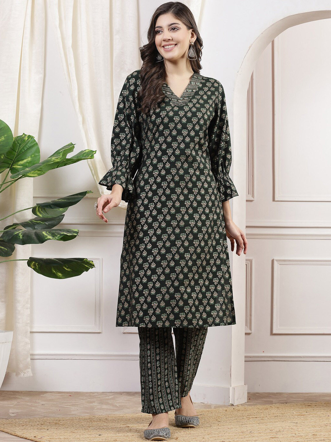 

Nayam By Lakshita Floral Printed Regular Kurta With Trouser, Green