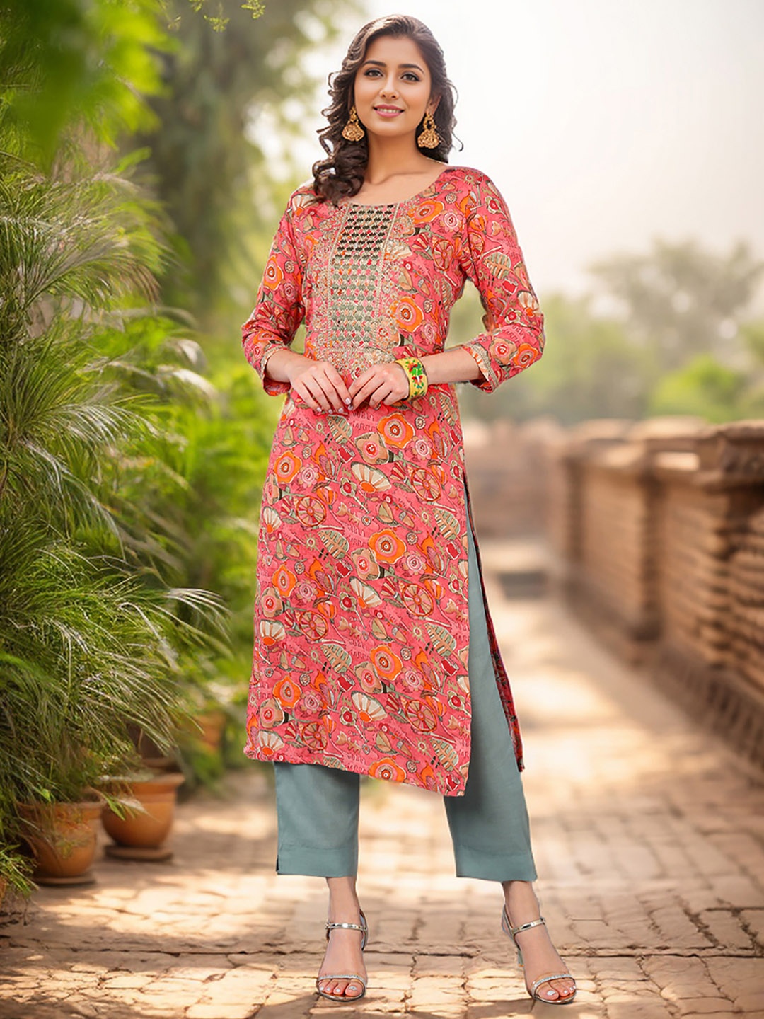 

Anouk Women Abstract Embroidered Straight Kurta, Peach