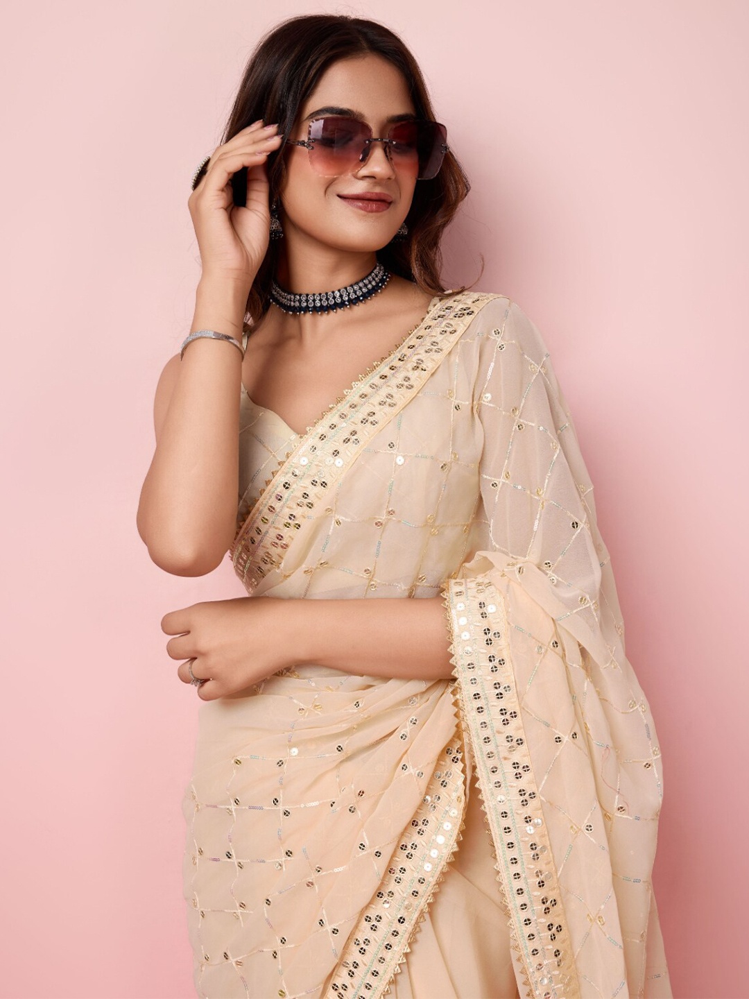 

VAIRAGEE Embellished Embroidered Sequinned Net Saree, Cream