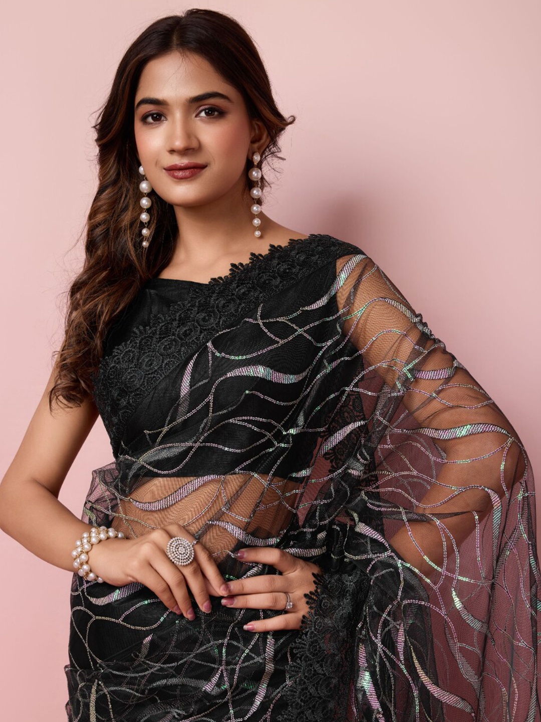 

VAIRAGEE Embellished Sequinned Net Saree, Black