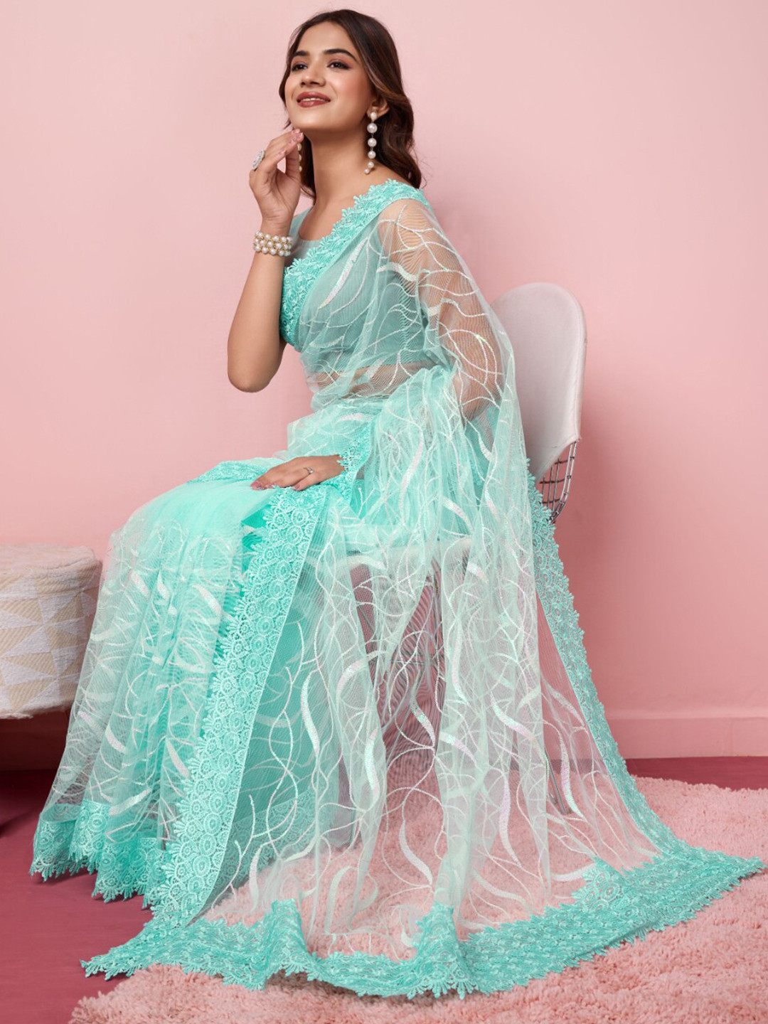 

VAIRAGEE Embellished Sequinned Net Saree, Blue