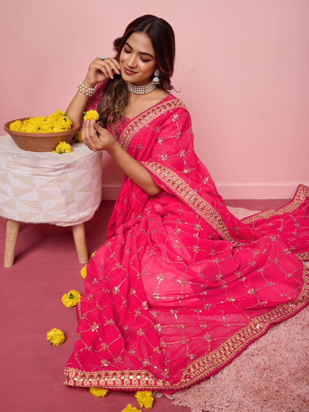 

VAIRAGEE Embellished Sequinned Saree With Blouse Piece, Pink