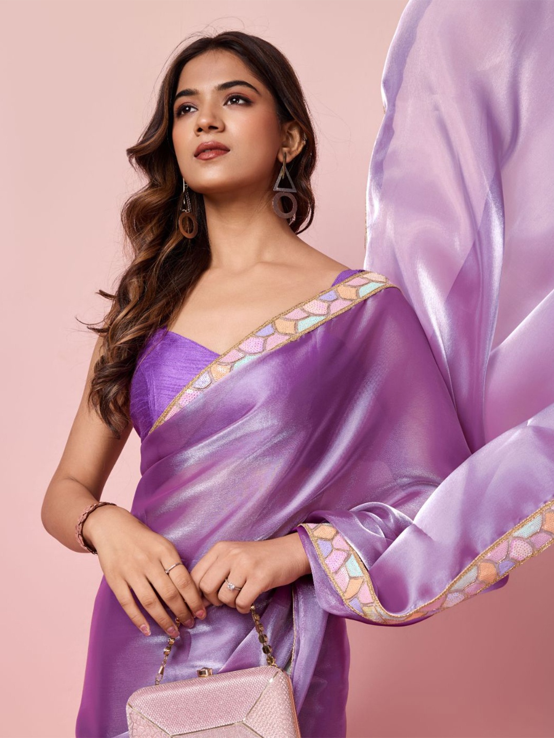 

VAIRAGEE Embroidered Sequinned Saree, Lavender