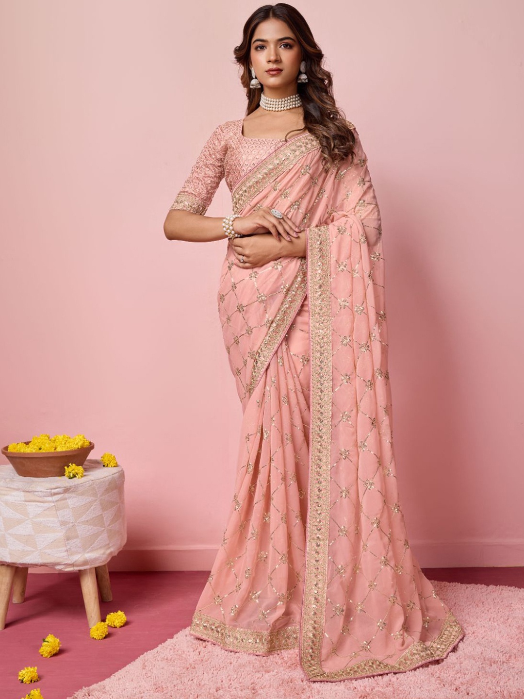 

VAIRAGEE Embellished Sequinned Saree, Peach