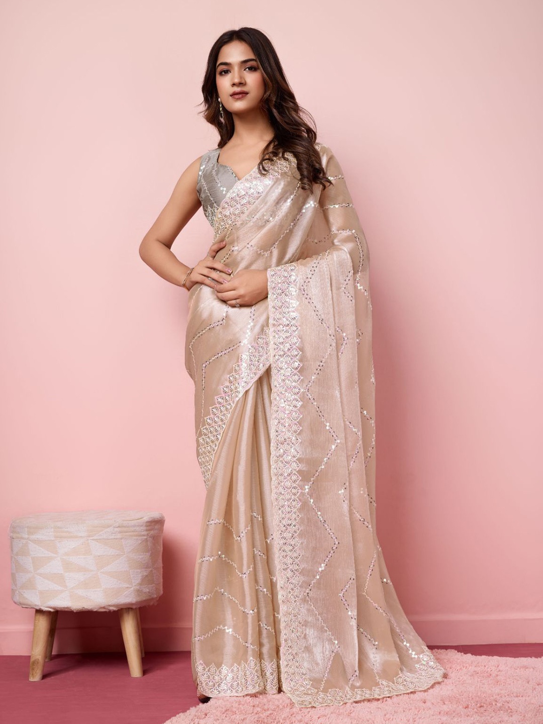 

VAIRAGEE Embellished Sequinned Saree, Beige