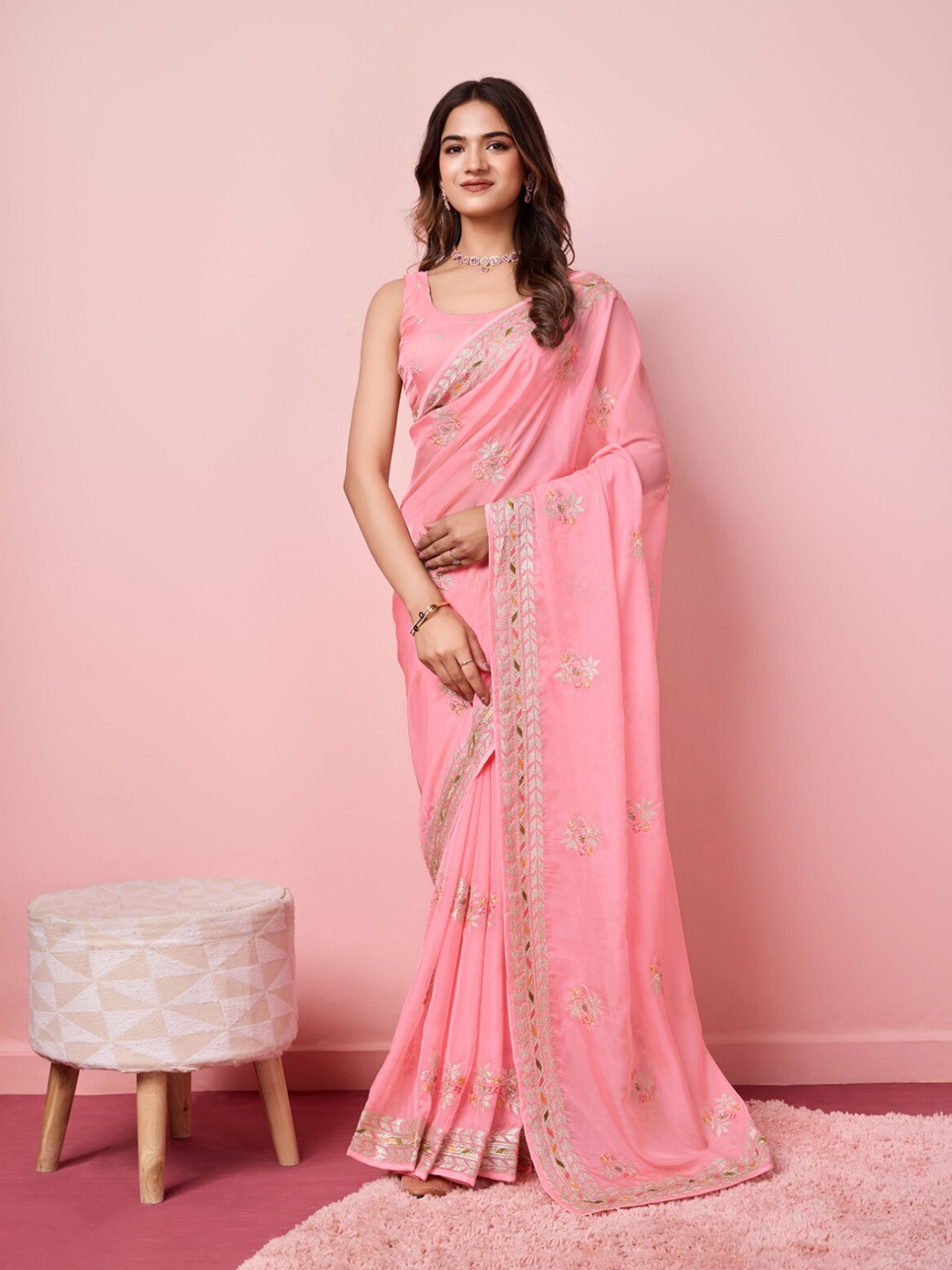 

VAIRAGEE Embellished Embroidered Organza Saree, Pink