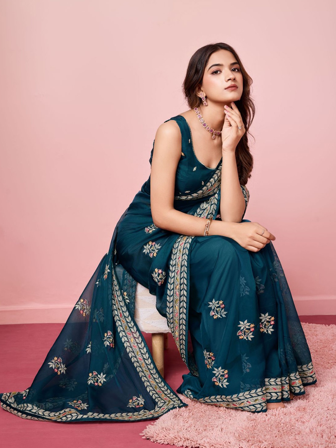 

VAIRAGEE Floral Embroidered Organza Saree, Teal