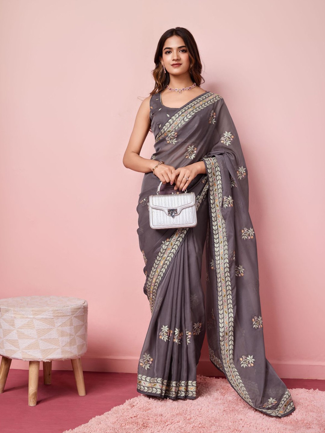 

VAIRAGEE Embellished Embroidered Organza Saree, Grey